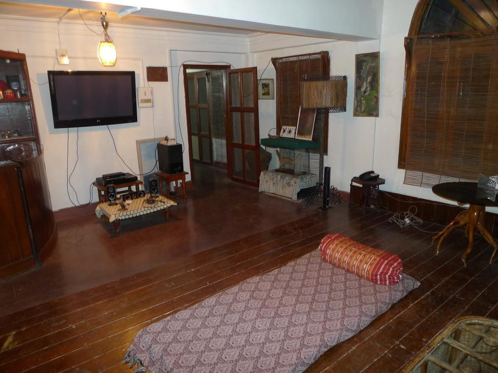 Hilltop Lodge Guwahati Phòng bức ảnh