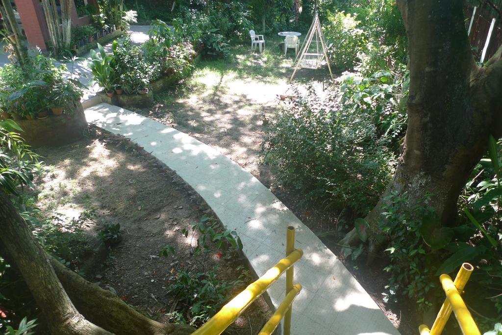 Hilltop Lodge Guwahati Ngoại thất bức ảnh