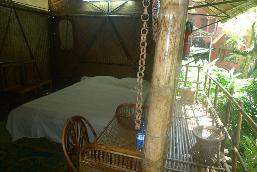 Hilltop Lodge Guwahati Ngoại thất bức ảnh